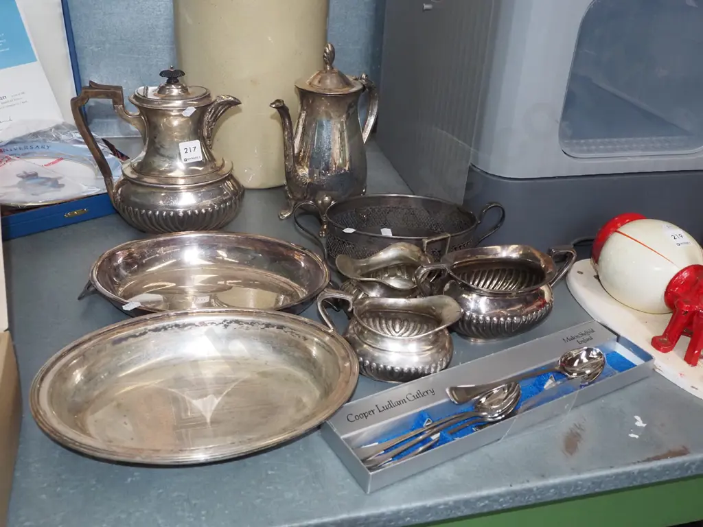 assorted plated ware Image 1++