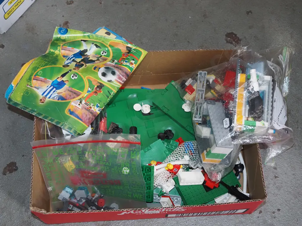 box of Lego Image 1++