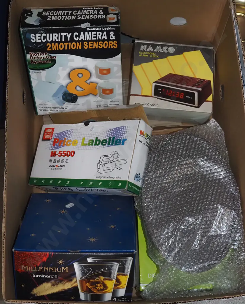 box; label guns, glasses, bedside clock etc Image 1++
