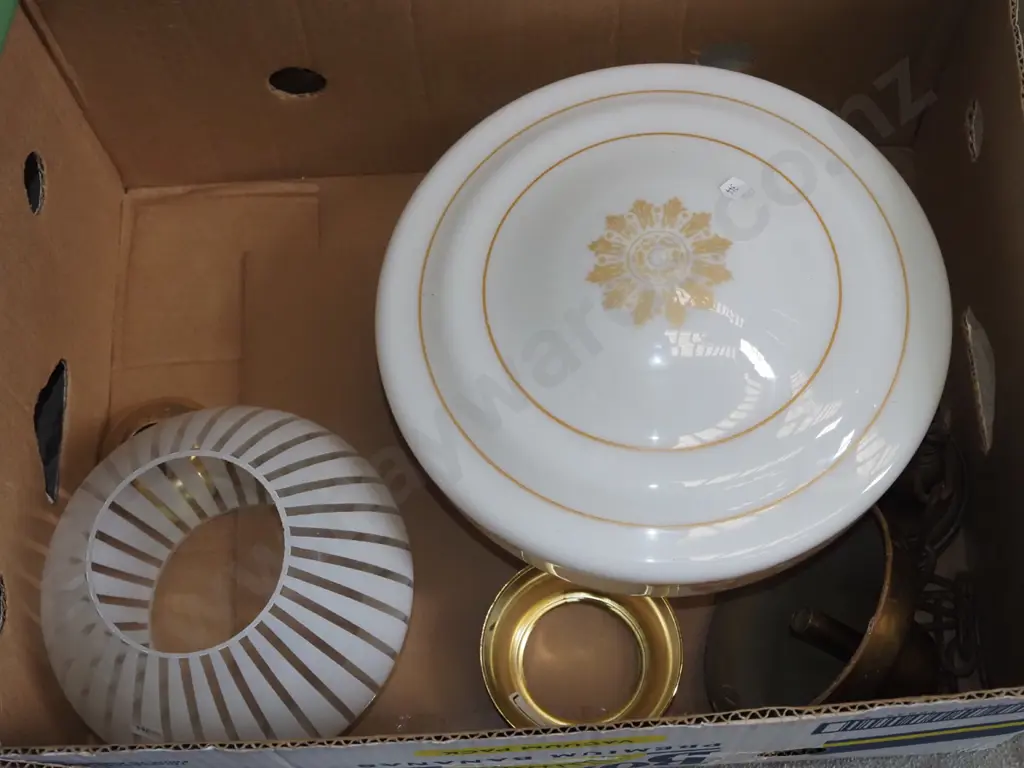 box; various light fittings Image 1++