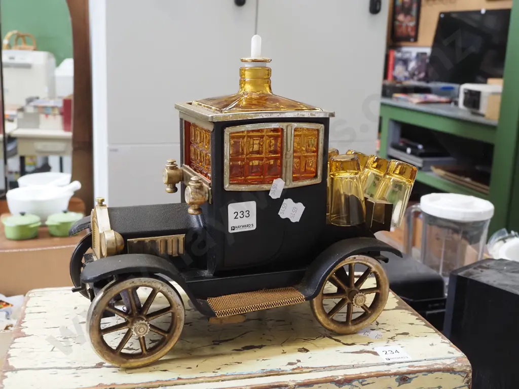 novelty vintage car decanter set Image 1++