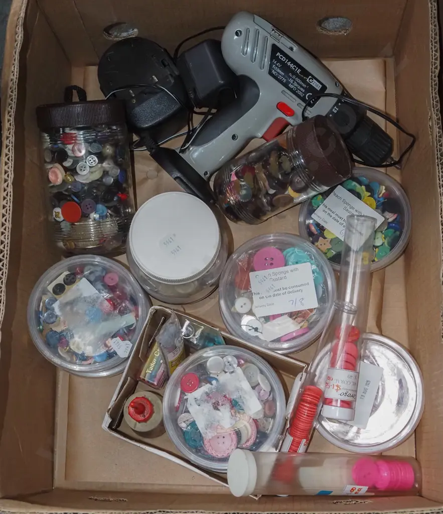 box; buttons, battery drill Image 1++