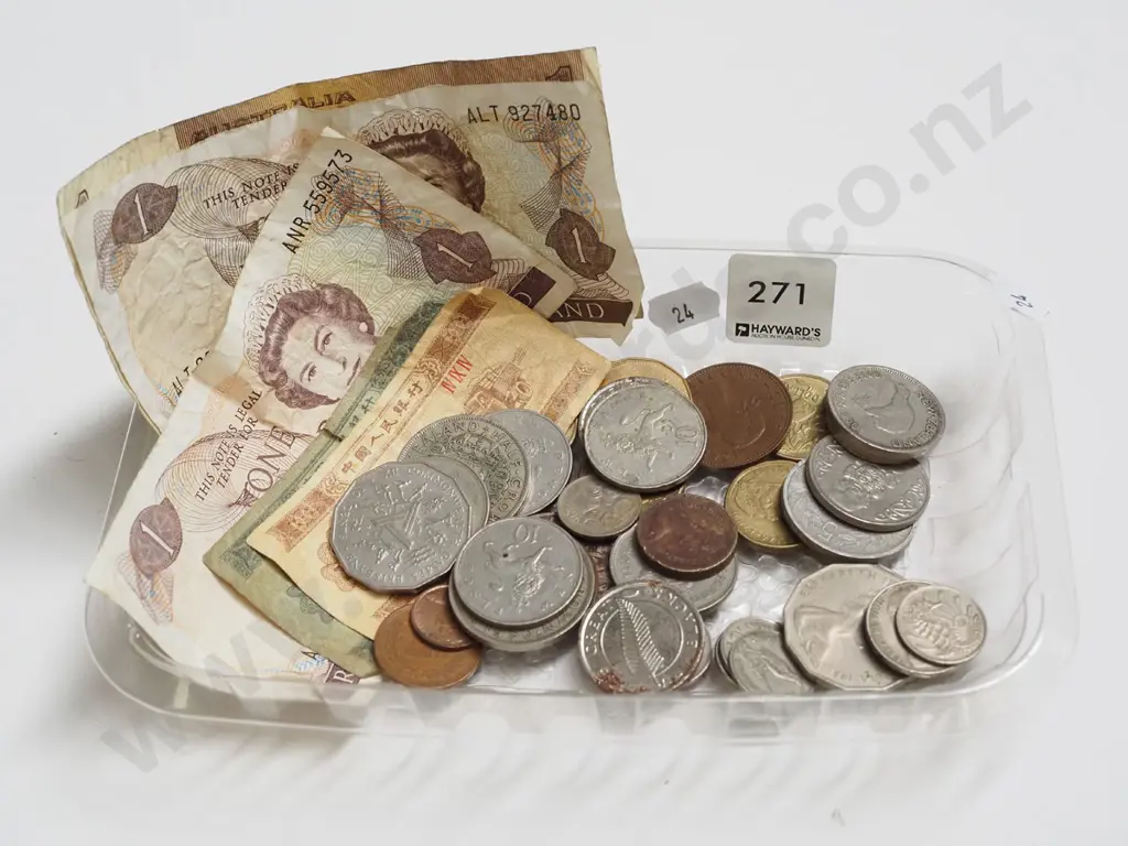 tray of bank notes and coins Image 1++