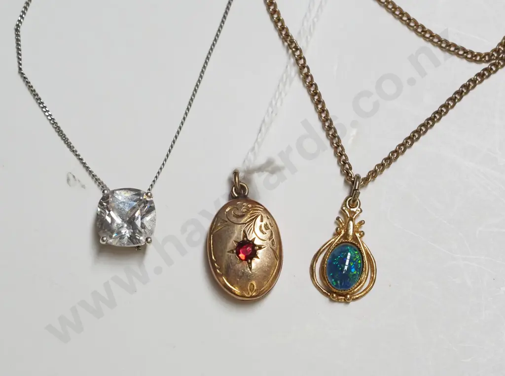 9ct lined  locket, sterling silver necklace, gold plated necklace (stamped 925) Image 1++