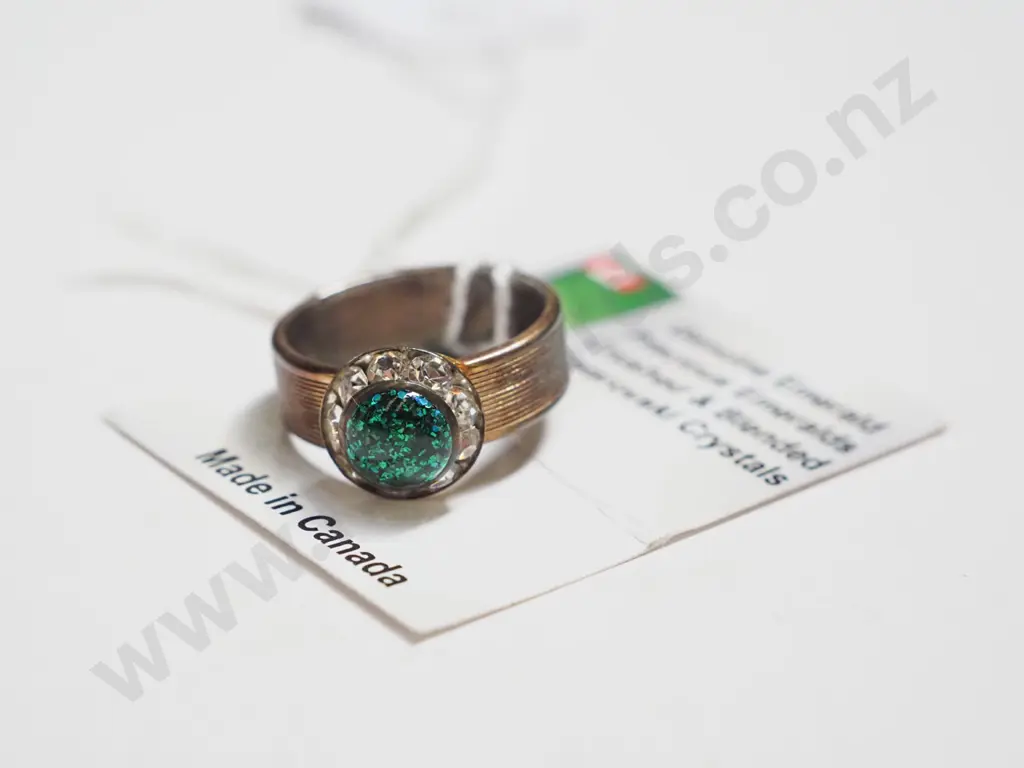 dress ring with green stone Image 1++