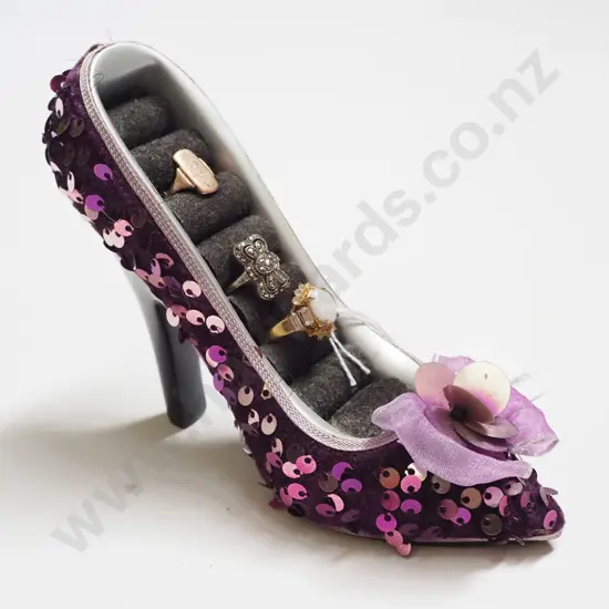 shoe stand - small broken 9ct ring, 2 other rings