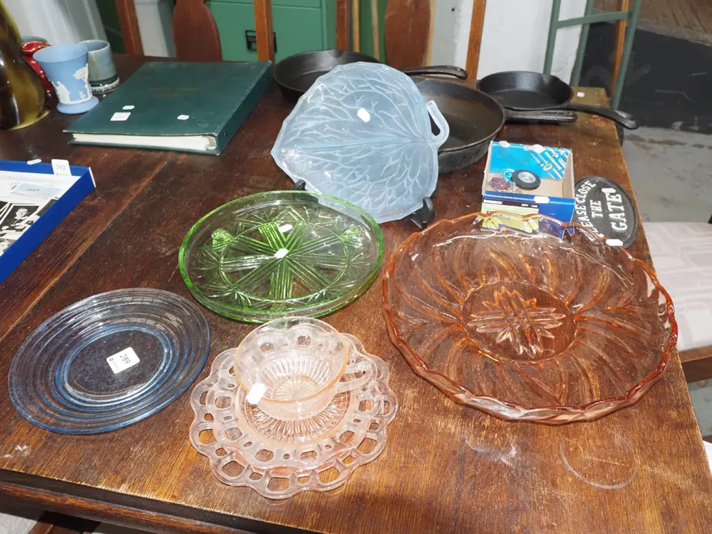 coloured glass item; bowls, trio etc Image 1++
