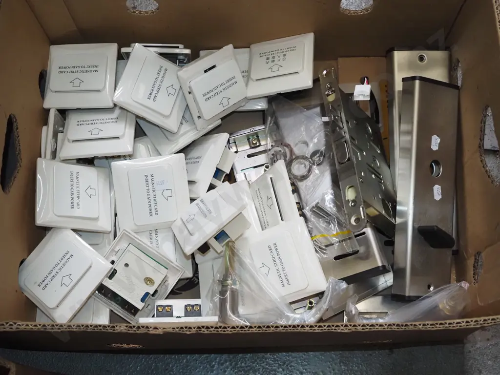 box; electronic door locks, magnetic strip card holders Image 1++