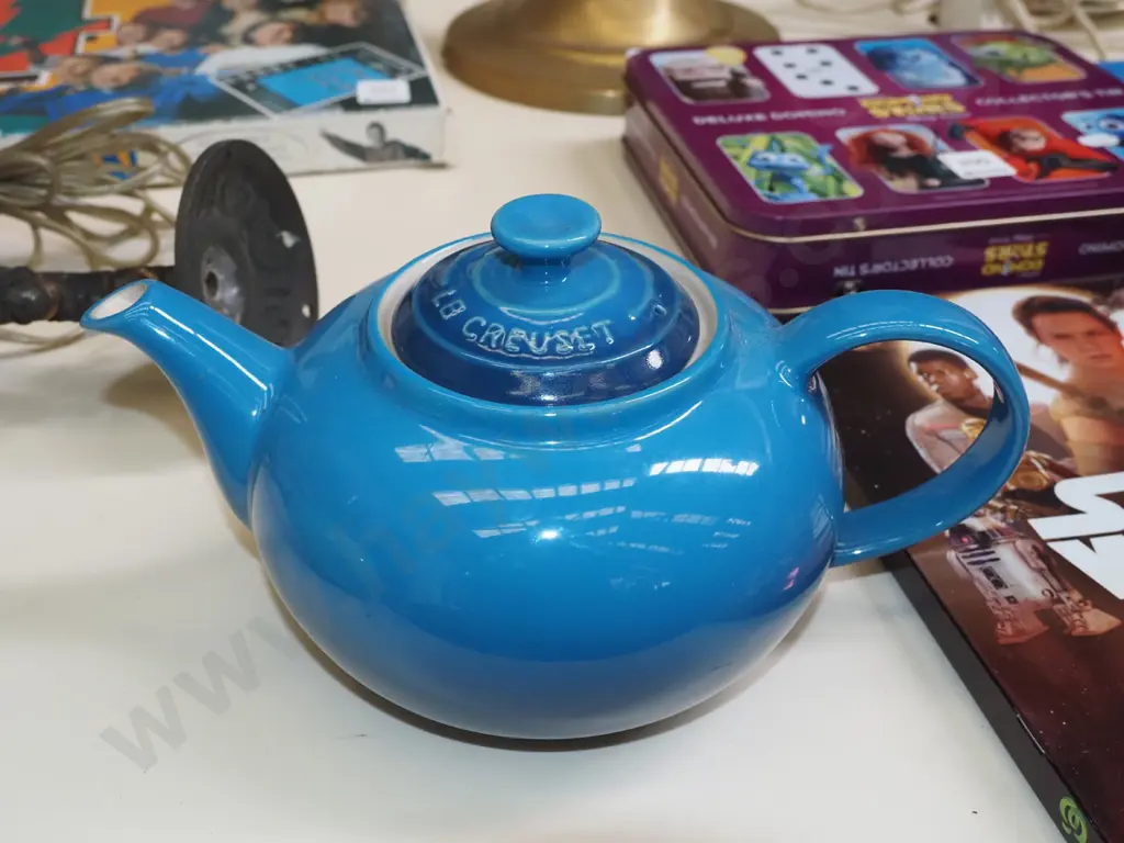 Le Creuset teapot Image 1++