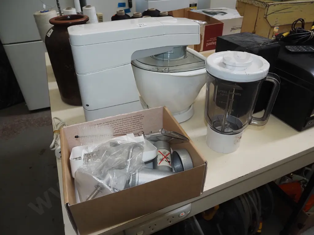 Kenwood Chef and accessories - missing 1 button Image 1++