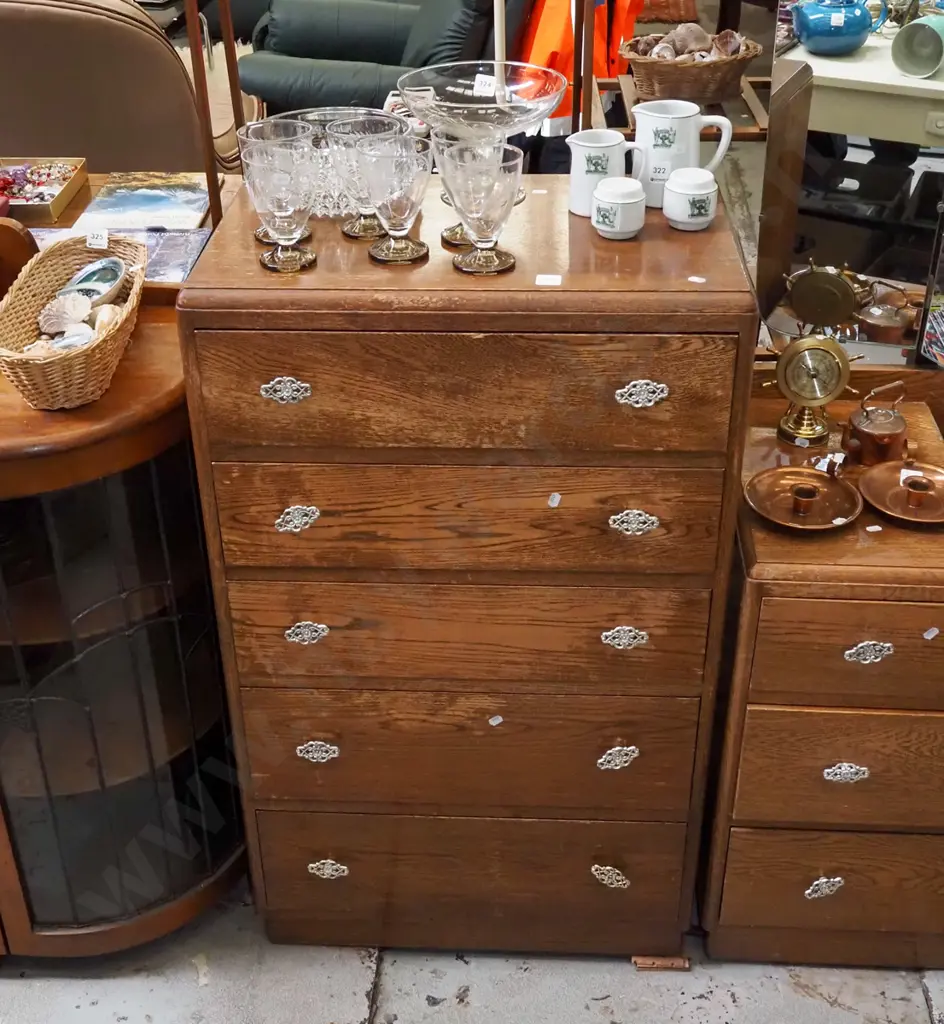 oak 5 drawer chest - varnish needs attention H1000 W610 D385 Image 1++