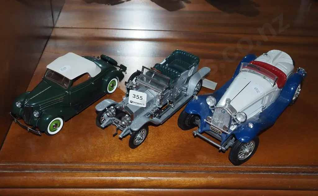 3x diecast model cars Image 1++