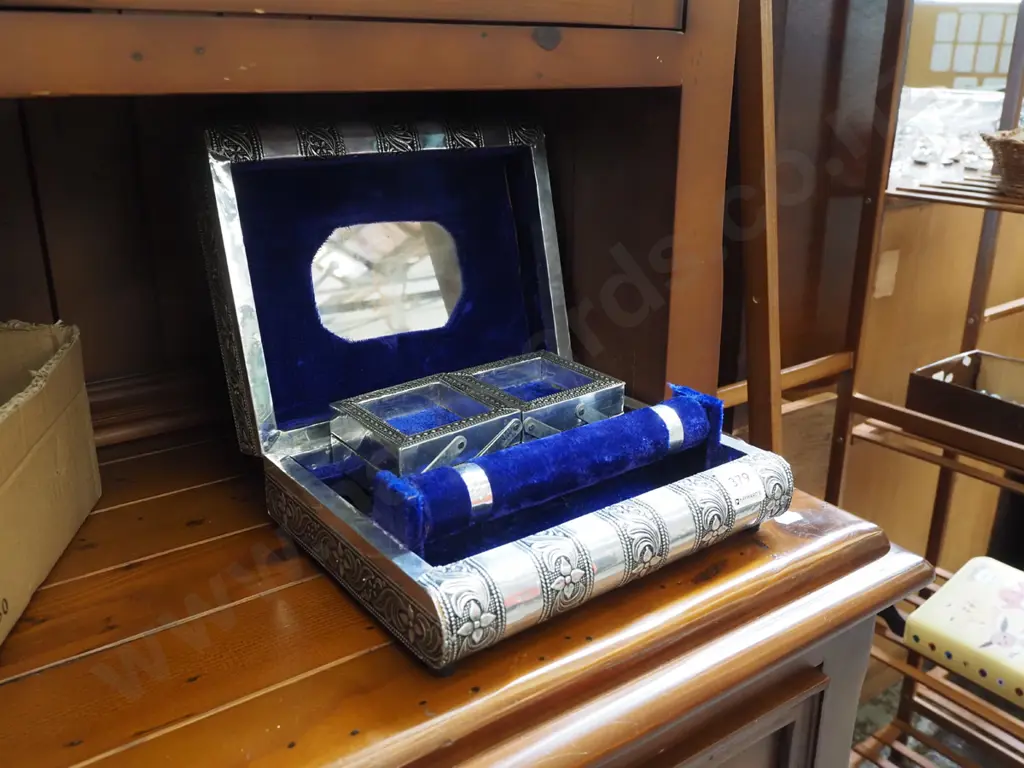 pressed metal decorated jewellery box Image 1++