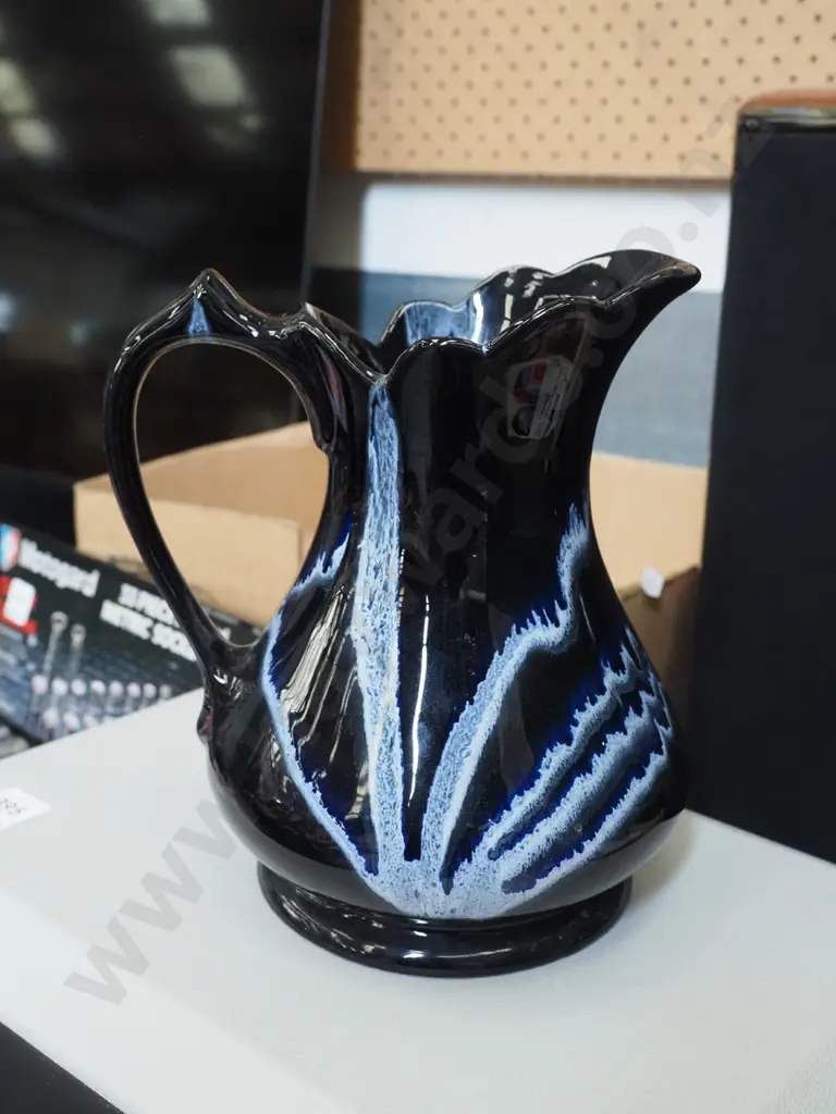 Blue Mountain jug H210 Image 1++