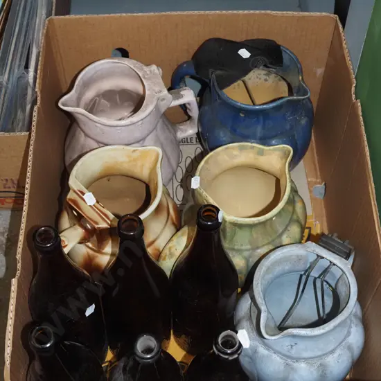 box; Temuka jugs, 6x vintage Moa Beer bottles