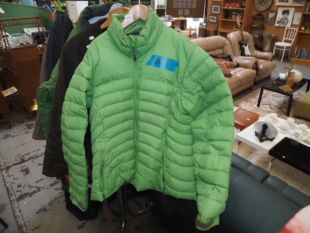 Macpac womens size 12 luna jacket Image 1++