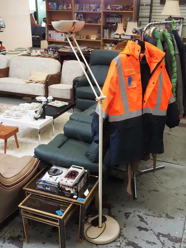 1980s adjustable up light Image 1++