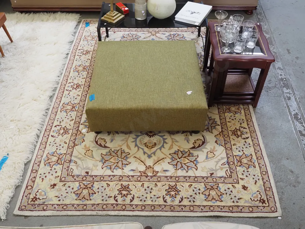 edged patterned woollen floor mat L2275 W1590 Image 1++