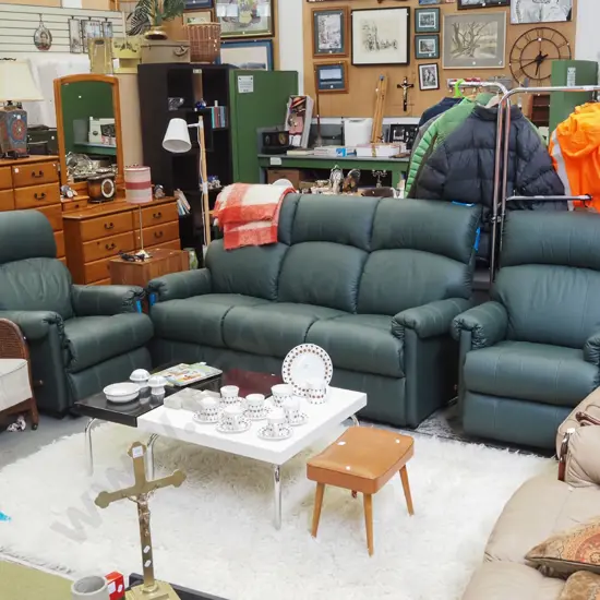 LaZBoy green leather 3 piece lounge suite - 3 setaer, 2x rocker/recliners - tidy condition