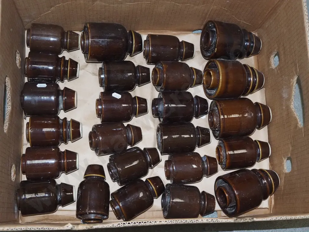 box; electrical insulators Image 1++