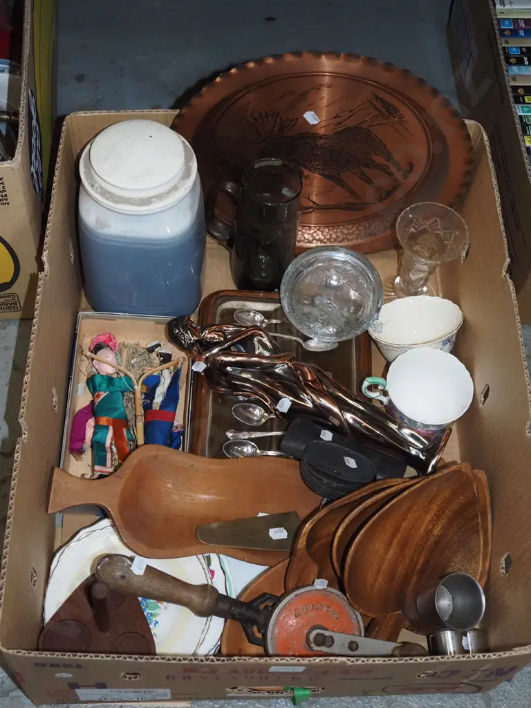 box; egg beater drill, figurines teaspoons etc Image 1++