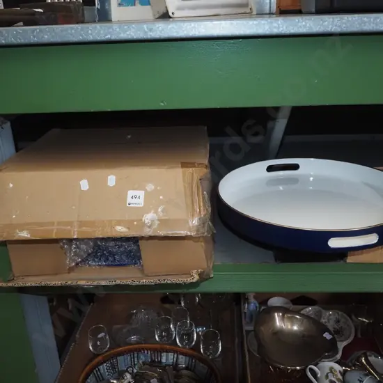 box; 4 white and blue plastic trays