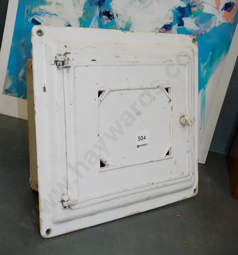 cast alloy lidded wall mounted box Image 1++