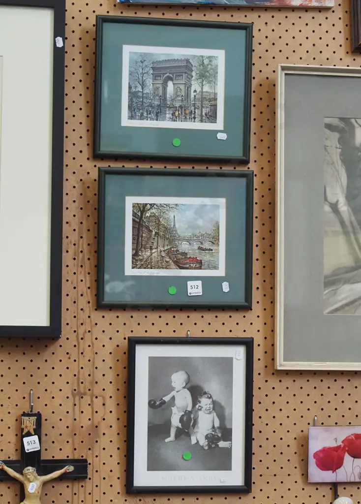 3x framed prints - green dots Image 1++