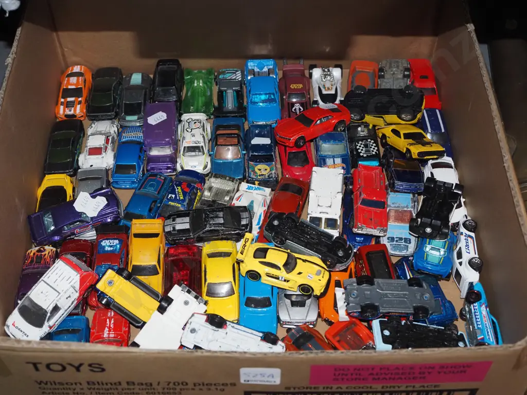 box of die cast toy vehicles Image 1++