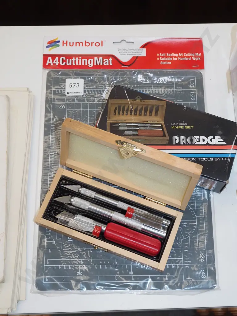 cutting mat, craft knife set Image 1++