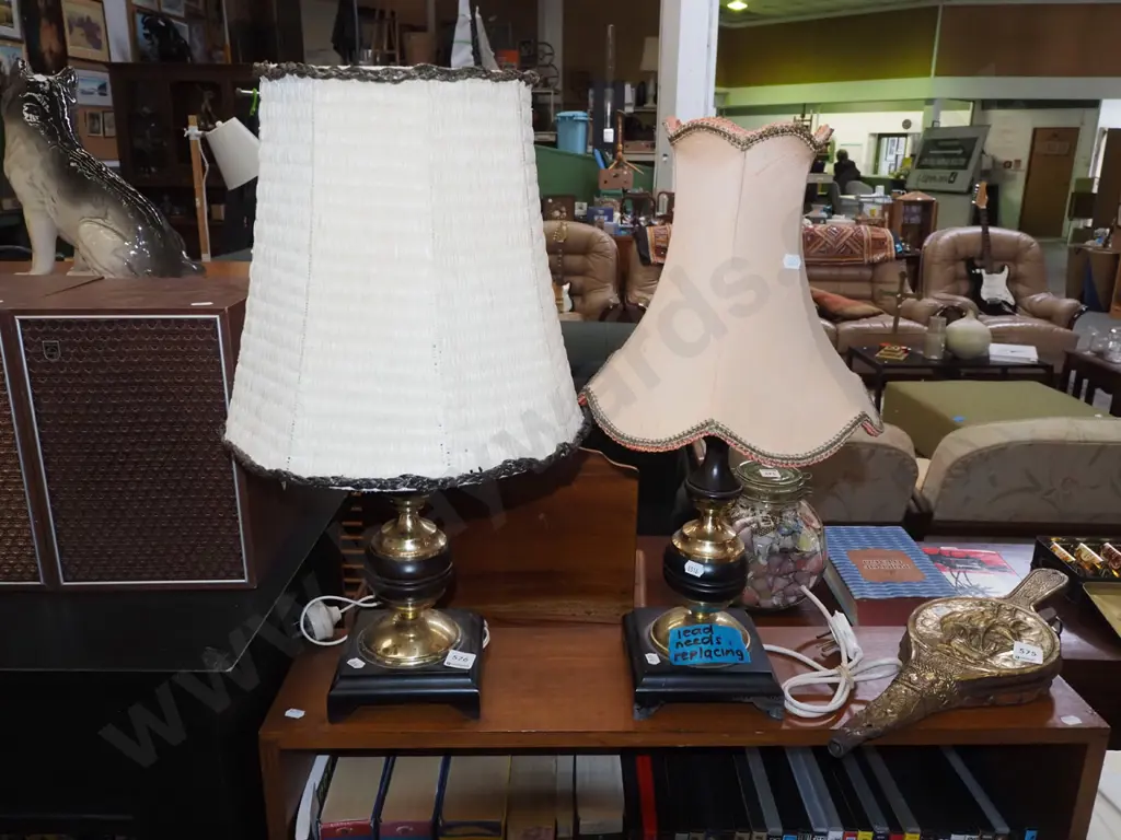 2x wood and brass based table lamps - cords need replacing Image 1++