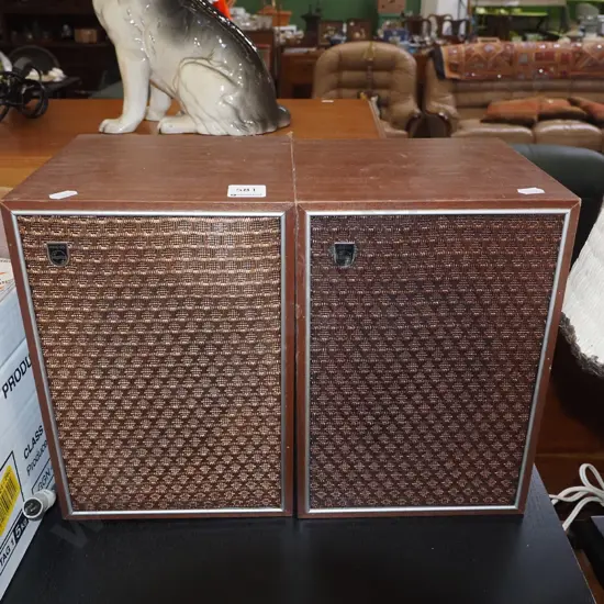 2x small bookcase speakers