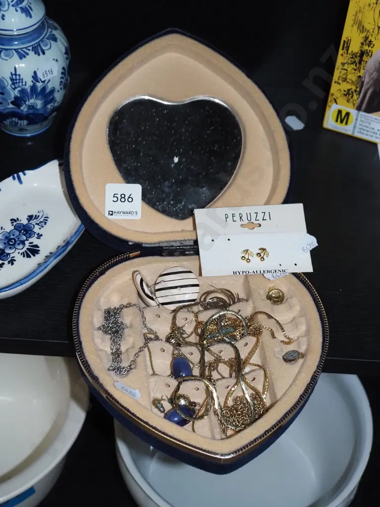 heart shaped jewellery case, costume jewellery contents Image 1++