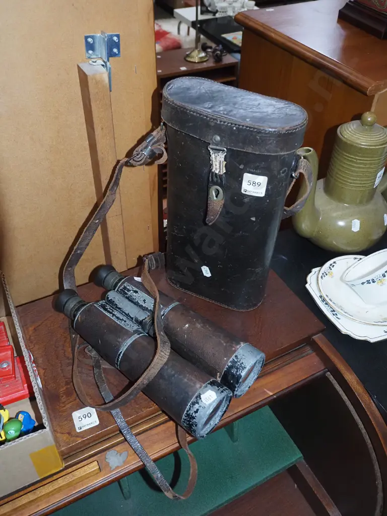 vintage cased field binoculars Image 1++