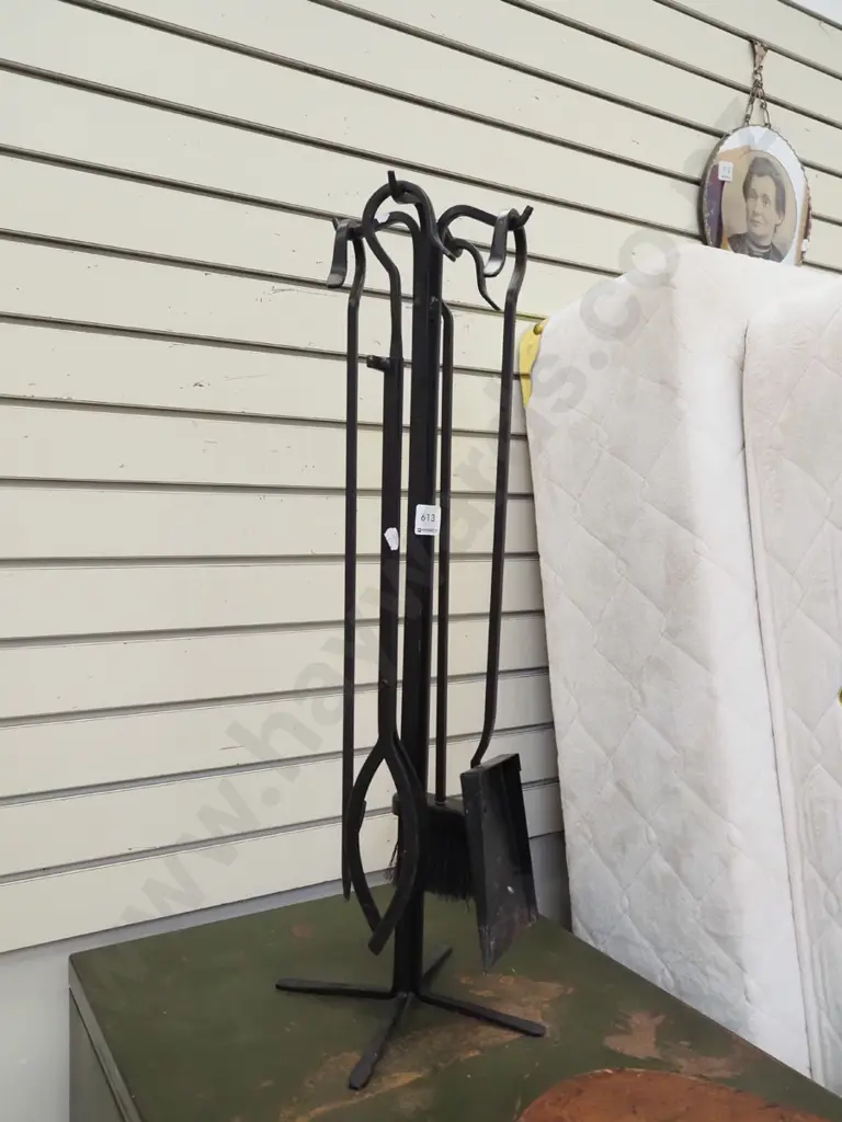 metal fireside set Image 1++