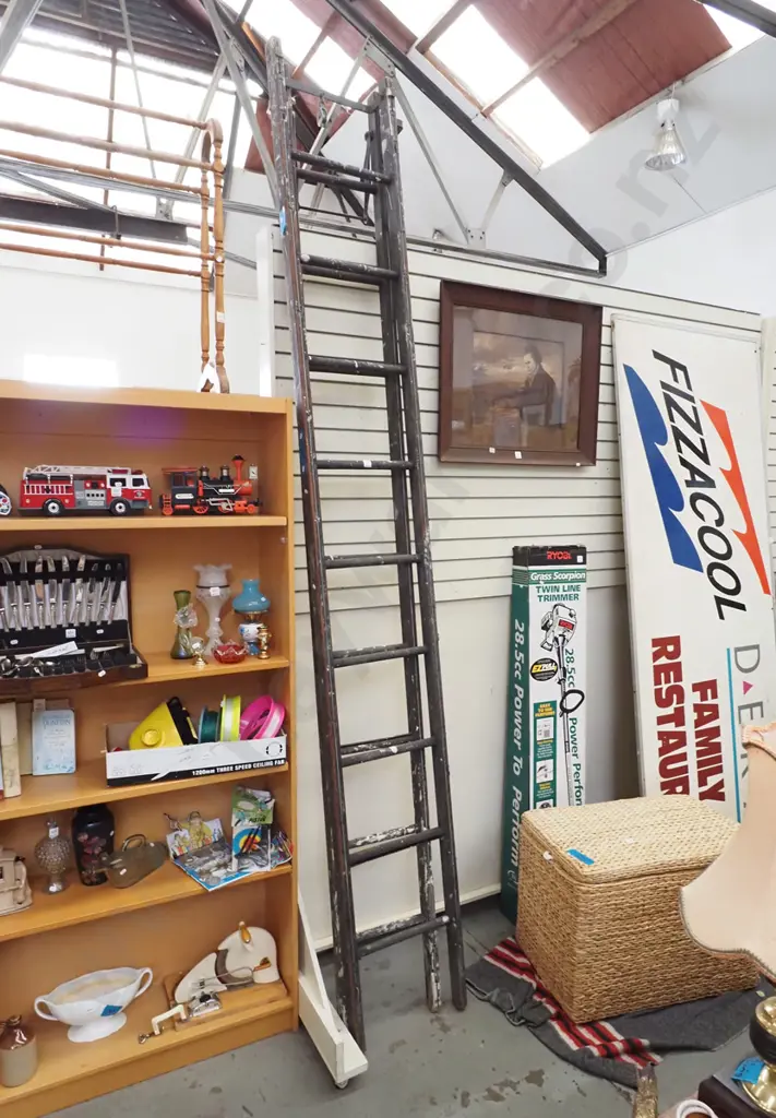 wooden extension ladder - no ropes Image 1++