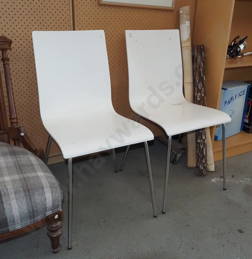 2x white painted dining chairs Image 1++