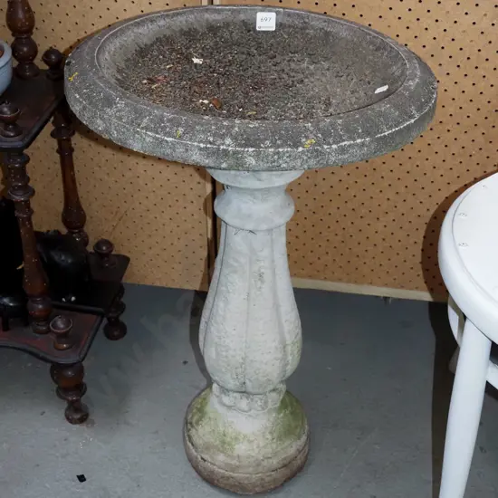 concrete bird bath H660