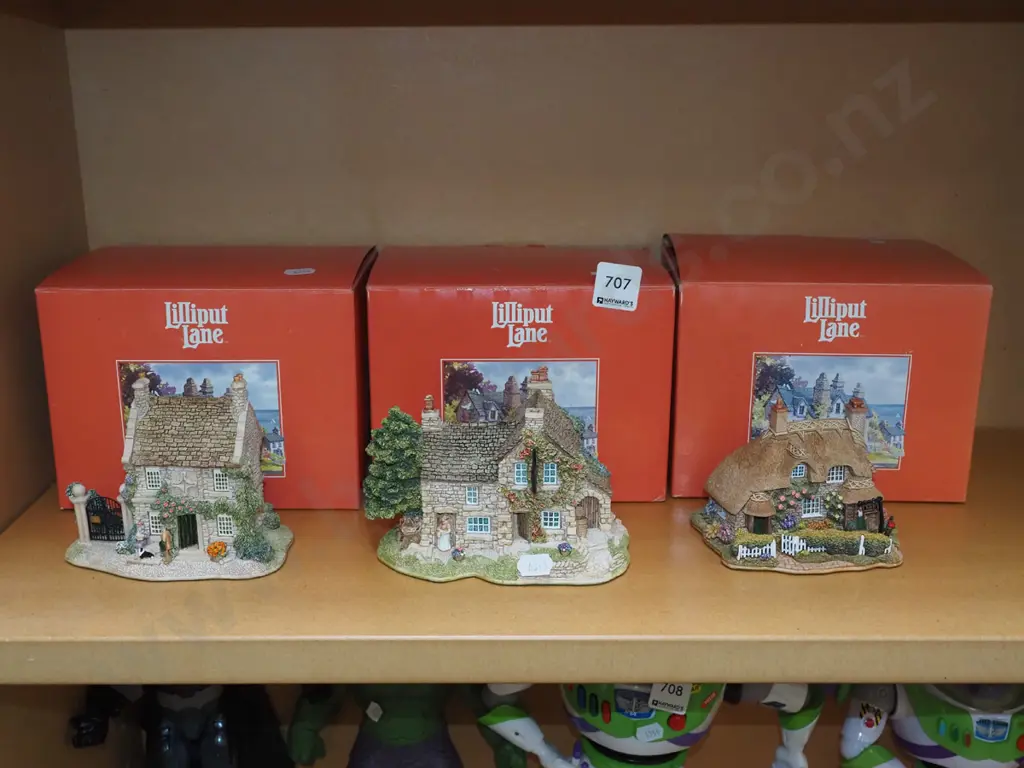 3x boxed Lilliput Lane cottages H100 Image 1++