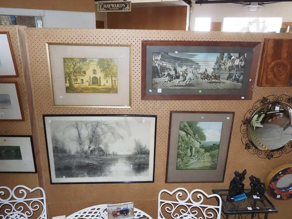 4x framed prints - green dots Image 1++