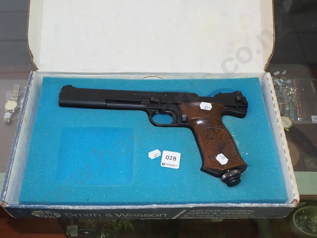 boxed Smith and Weston air pistol Image 1++