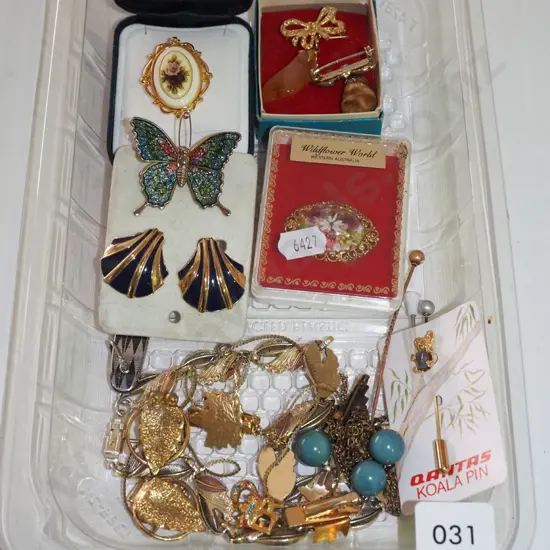 tray of costume jewellery