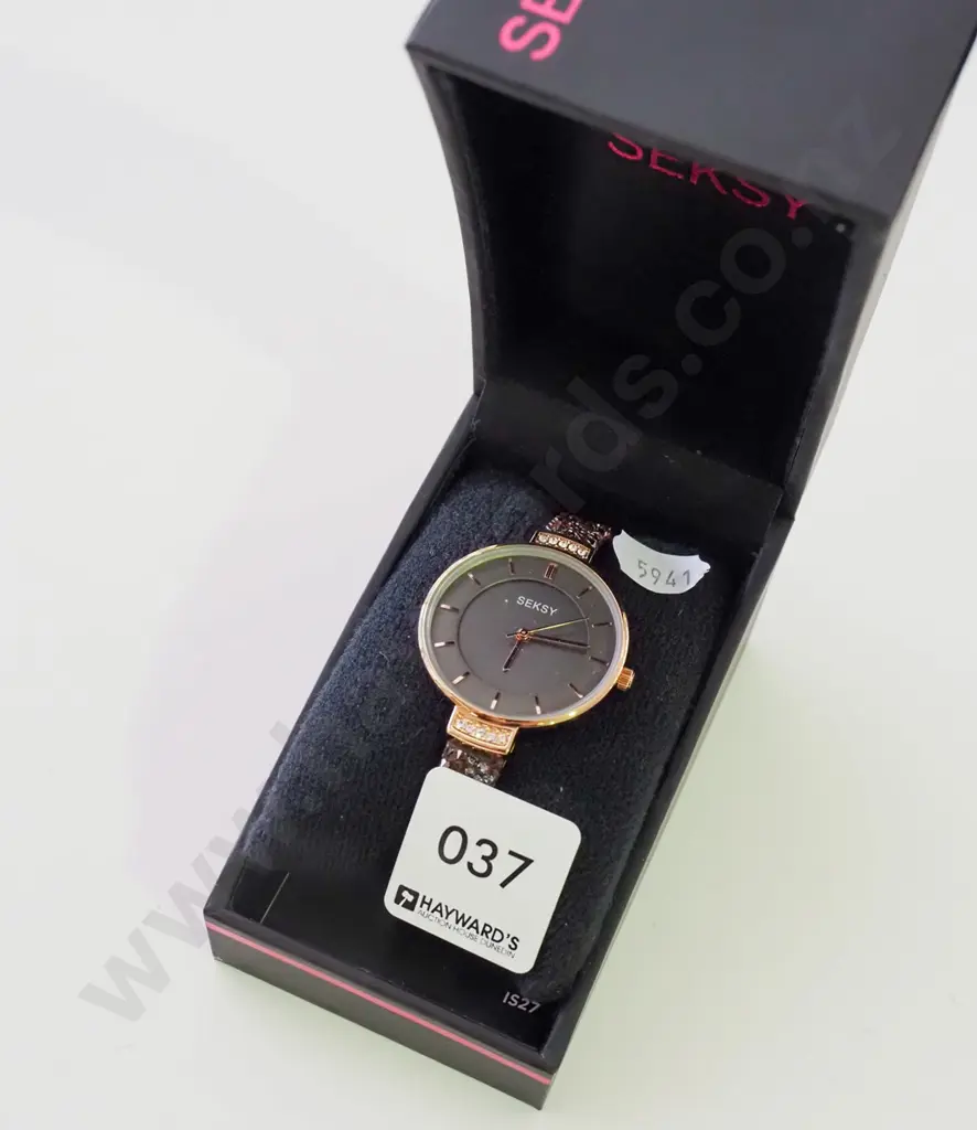 cased ladies wristwatch Image 1++