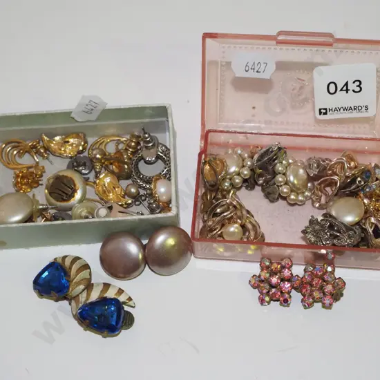 2x small tins of earrings
