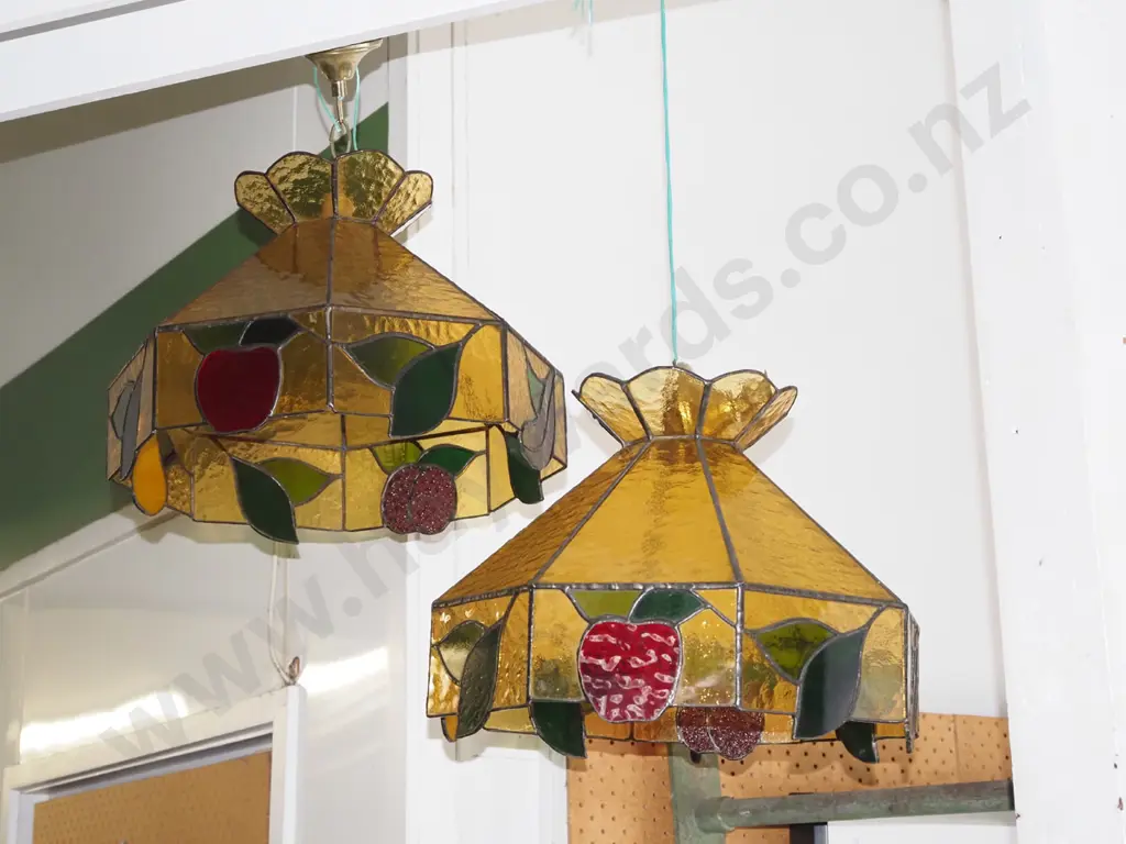 pair of yellow glass leadlight light fittings Image 1++