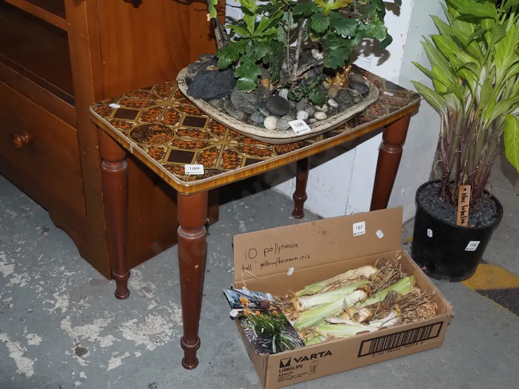 retro vinyl top end table Image 1++