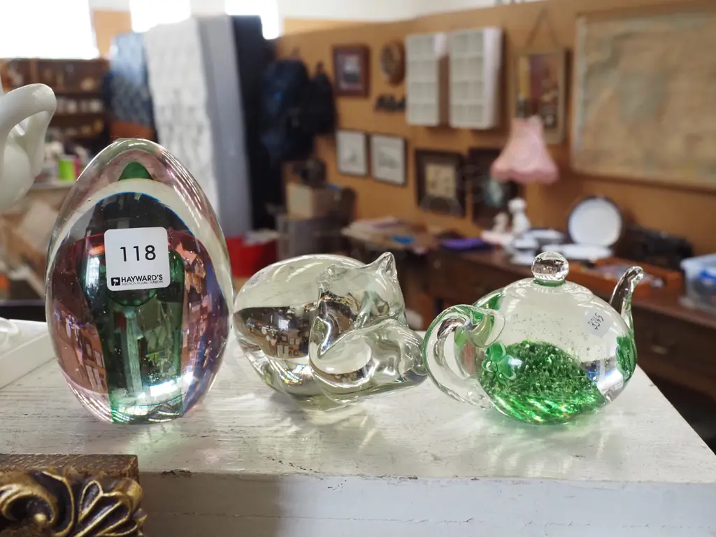 art glass paper weights Image 1++