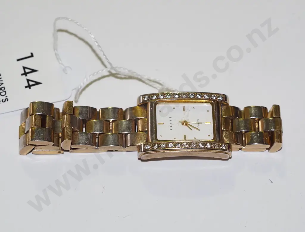 ladies wristwatch Image 1++
