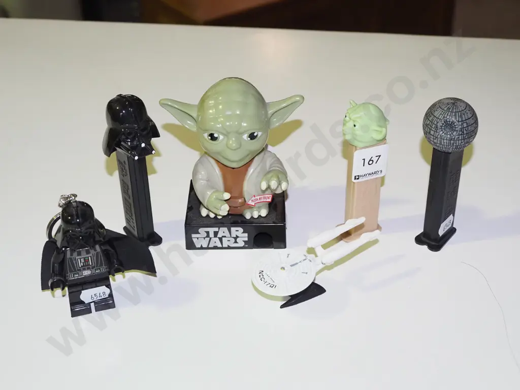 Star Wars Pez dispenser & small Yoda figurine etc Image 1++