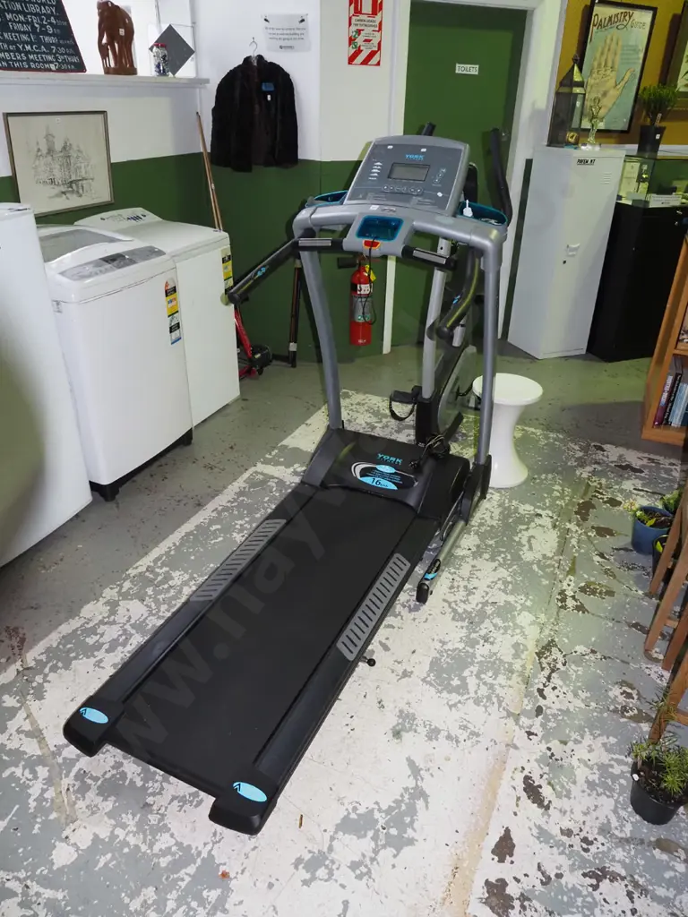 York Fitness treadmill Image 1++